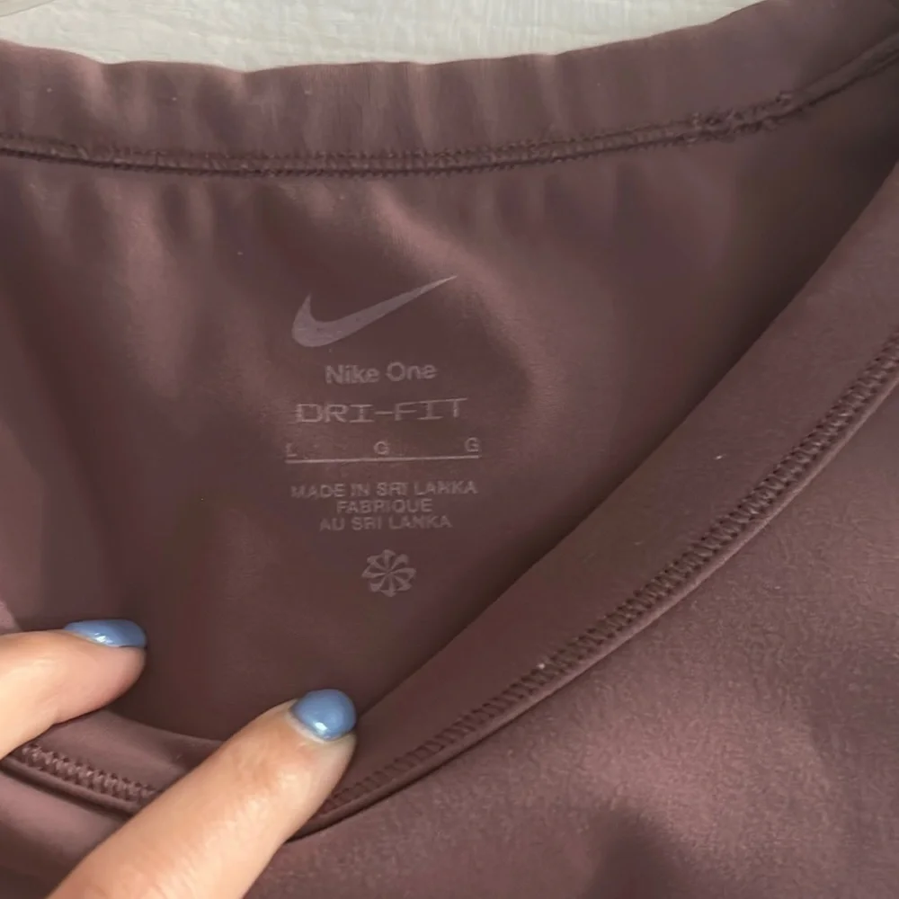 Nike Dri-FIT Short-Sleeve Cropped Top Smoked Mauve Women’s Large